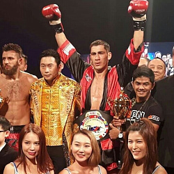 Салимхан Ибрагимов - чемпион мира среди профессионалов по тайскому боксу