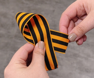 Как правильно носить георгиевскую ленточку: правила и рекомендации