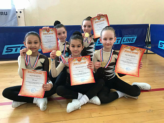 21 апреля 2018 года в г. Тюмень проходил региональный турнир по спортивной аэробике "Тюмень друзей встречает"