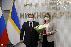 Инструктору-методисту ФСО учреждения вручили Медаль ХМАО - Югры «Материнская слава»